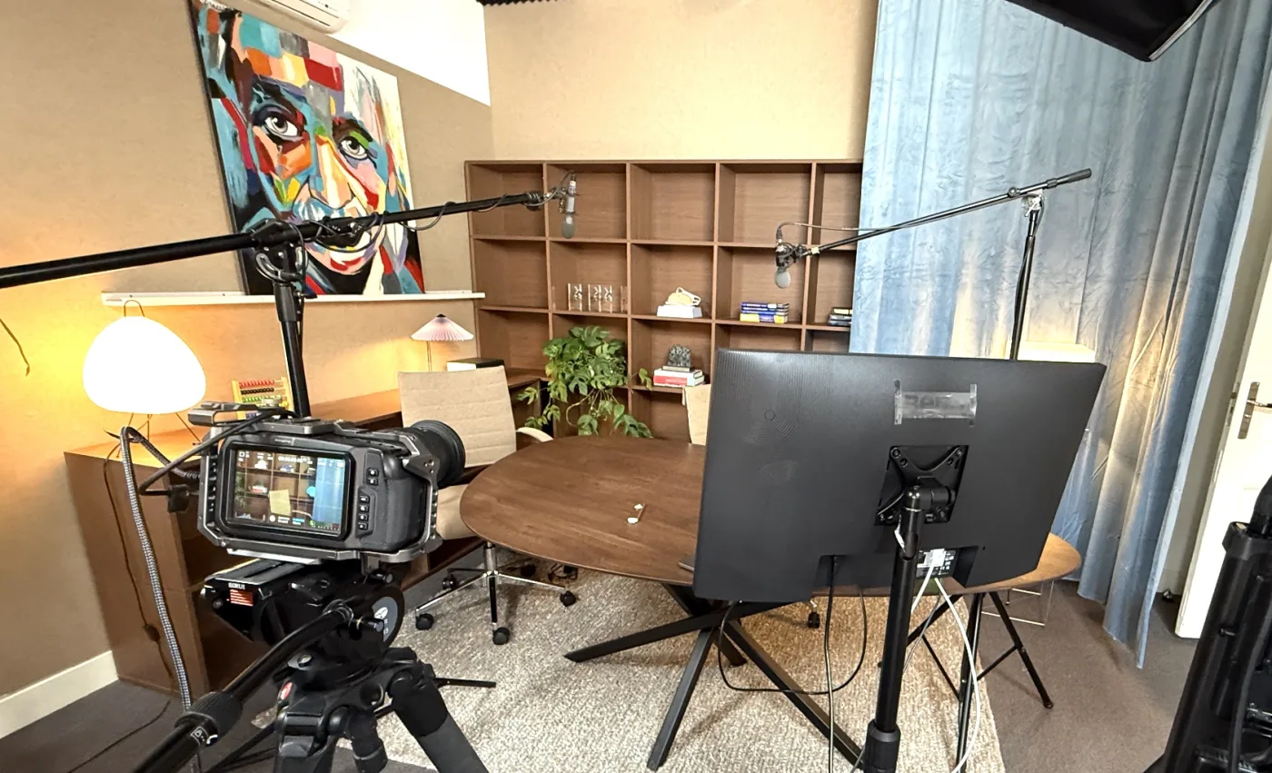 De Mr Suitcase studio, waar de podcast en trainingen ontstaan